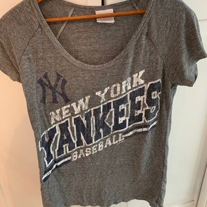New York Yankees grey t shirt